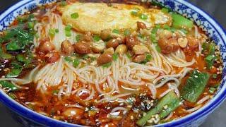 Why are Chongqing noodles so delicious? The chef of the noodle shop teaches you the authentic method