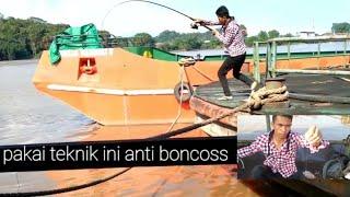 STRIKE..!! MANCING BAUNG DI SUNGAI MAHAKAM JEMBATAN MAHKOTA 2 saat air pasang