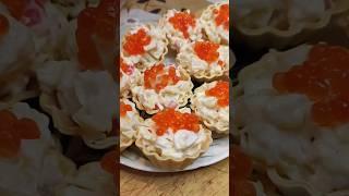Тарталетки с ананасами и  крабовыми палочками. Легкая закуска‍
