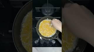 НОВИНКА! Безумно  вкусная яичница с сыром и колбасой :) КЕТО диета #КетоЛюдНик