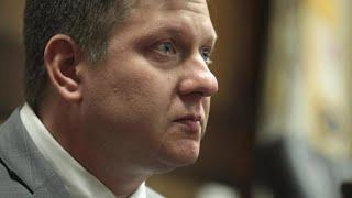 Chicago police officer takes the stand in his murder trial