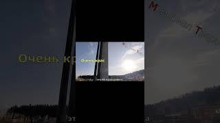 Красивый памятник на кладбище.