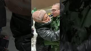 Мой родной приехал с армии, отслужил и вернулся красавец мужчина