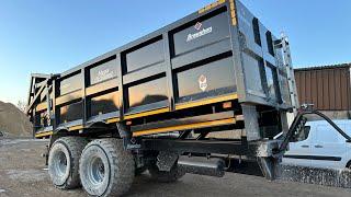 New 20ton Broughan rock trailer on the farm. Walk around first looks.
