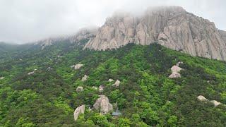 Heundeul Bawi Rock Tempel vor dem Aufstieg zum Ulsanbawi 울산바위 im Seoraksan Nationalpark