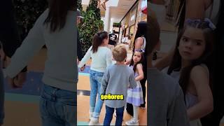Salomé y su mejor amigo se cogen de la MANO
