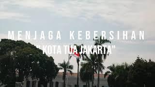 MenJaga kebersihan kota tua jakarta