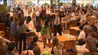 Flash Mob - Sing "Mamma Mia" at Shopping Centre (HD) 