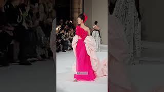 Very often we focus about the front and never look at the back of the dress (and boy I have seen...