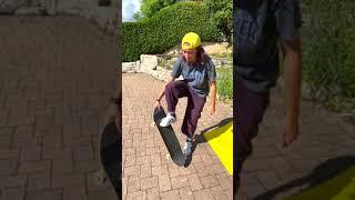 Skaterin Catherine Marquis - Tricktip an der Quarterpipe