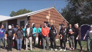 Houston Dynamo, Dash players help repair veteran's home