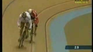 Chris Hoy vs Kevin Sireau - sprint world champ '08 round 1