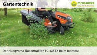 Der Husqvarna Rasentraktor TC 238TX beim mähtest