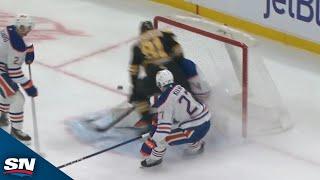 Oilers' Stuart Skinner heads down tunnel after taking hard hit from Nikita Zadorov