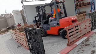 Forklift Driving Skills in Arabic مهارات السياقة لمشغل الرافعة الشوكية