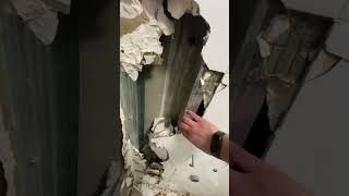 Демонтаж сантехкабины.  Пик застройщик.
