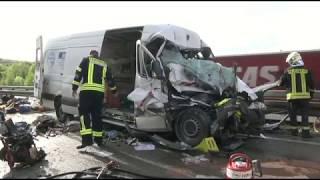 Ersthelfer retten Transporterfahrer