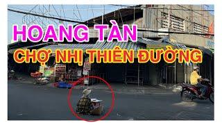 HOANG TÀN CHỢ NHỊ THIÊN ĐƯỜNG. VÉ SỐ NGỒI BÁN GIỮA ĐƯỜNG VÌ VẮNG