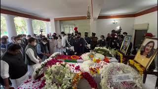 Shri Rahul Gandhi pays tribute to CDS General Bipin Rawat and his wife Madhulika Rawat