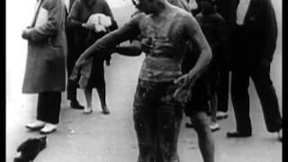 Gertrude Ederle swims the English Channel 1926