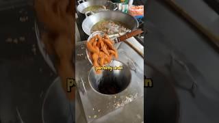 Machine that drains excess oil from fried foods