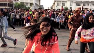 ERASMUS HUIS FLASHMOB DANCE // Short version  // 45th Anniversary // Fatahillah Square