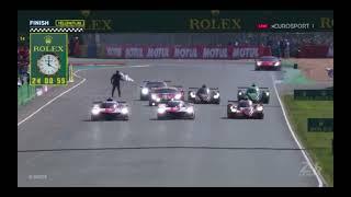 Chequered flag waver almost gets hit... | 24h Le Mans