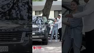 Alia Bhatt SMILES at paps | Alia Bhatt latest Videos | Chillar Pub