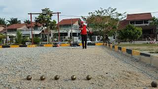 Perfection of shooting petanque boules