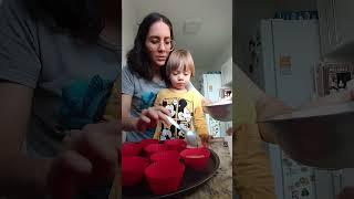 Fazendo bolo de chocolate saudável pro meu filho #vidasaudavel #dicasdemae #receitafacil #mae #short