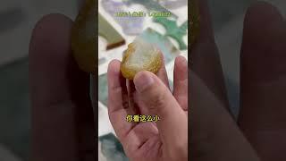 (1) 翡翠市场偶遇美女摊主，脚如灌铅挪不动腿 #翡翠 #翡翠吊墜  #翡翠挂件 #翡翠掛件 #翡翠玉 #緬甸玉 #翡翠玉石  #天然翡翠 #緬甸翡翠 #缅甸翡翠#shorts