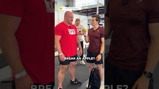 World‘s Strongest Man VS Apple