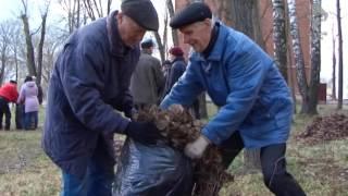 В Великих Луках проходят субботники