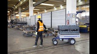 elektrischer Wagen für den innerbetrieblichen Transport in der Fertigungsindustrie