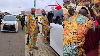 Davido Bow Down to Greet Elders as he Arrive Osun State Government House with Chioma Car