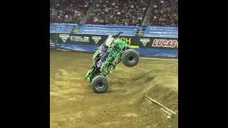 #monstertruck two wheels skills show #shorts #eterno #monsterjam #stunt #skills #motorsport