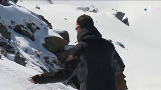 Haute-Savoie : les impressionnantes acrobaties d'un parapentiste dans le massif du Mont-Blanc