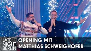 Matthias Schweighöfer & Klaas eröffnen die Show mit einem Weihnachts-Duett | Late Night Berlin