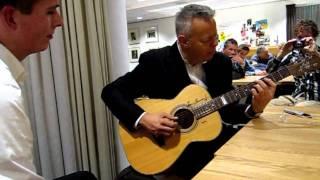 Tommy Emmanuel - Moon River (Backstage)