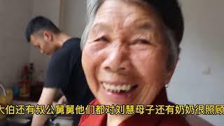 秋天爸爸看到奶奶吃萝卜干，心酸！留守老人家里冷冷清清，悲伤！