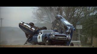 Classic '70s Mopar squad car chase action