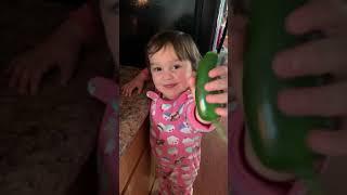 Aurewen eats a jalapeño (original)