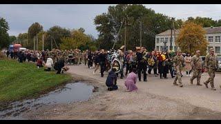 Бердичівські водії на фурах проводжали в останній путь свого колегу Сергія Тетерука