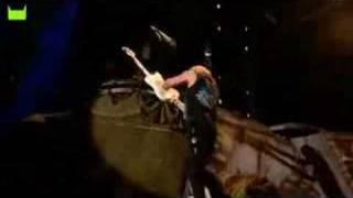 Dave Murray breaks his guitar (Donington 2007)