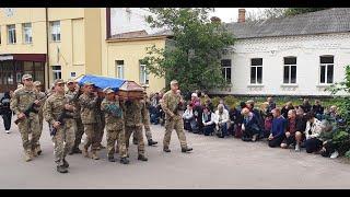 В Бердичеві попрощались з воїном-десантником Віктором Камінським