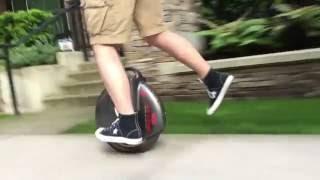 Airwheel X8 single wheel electric scooter, cool guy plays his skilled.