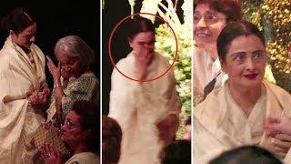 Emotional Rekha & Waheeda Rehman CRYING At Shashi Kapoor's Prayer Meet