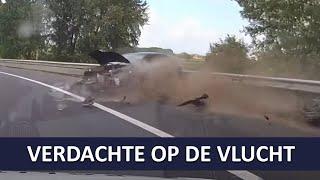 Politie | Valse kentekenplaten | Verdachte op de vlucht | Auto crasht op de snelweg