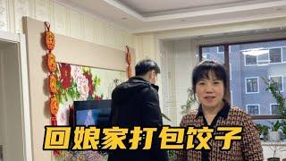 老妈早起包水饺，女儿女婿傍晚来打包，大成：当初在这买房真明智