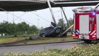 GPTV: Dodelijk ongeval auto tegen pijler fietsbrug Drachten